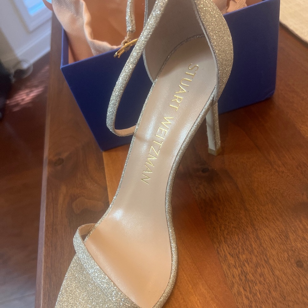 Stuart Weitzman - Picture 2 of 6